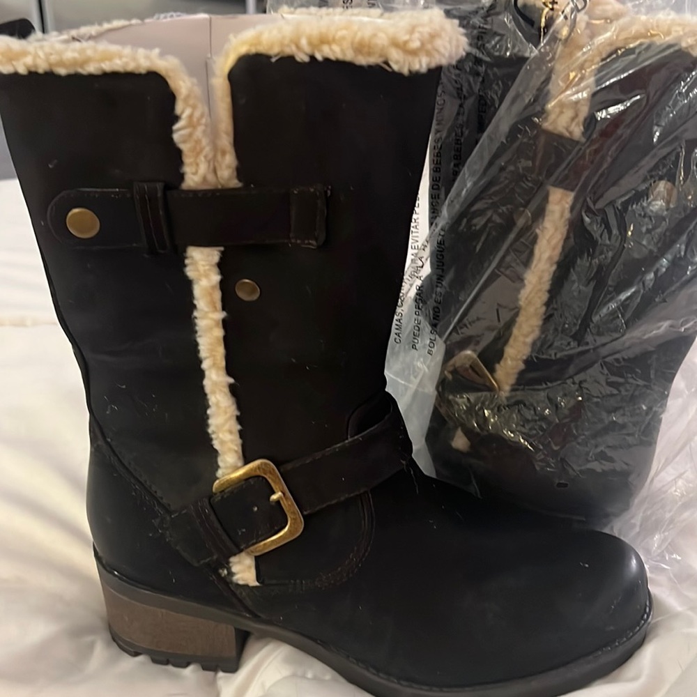 White Mountain Boots - Black Size 8 1/2 New without box - Black